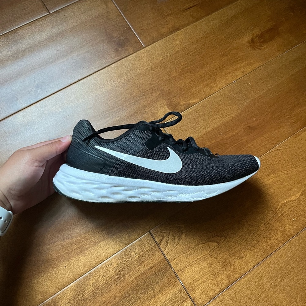 NIKE Women’s Revolution 6 Black Running Shoes Size 6.5